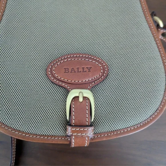 Beautiful BALLY Crossbody Bag - Picture 4 of 9